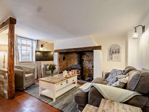 Slimbridge House | 2-Bed Family Retreat in Slimbridge - Perfect for Kids