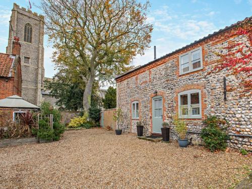 Southrepps House | Family-Friendly 2-Bed Retreat in Southrepps KT052