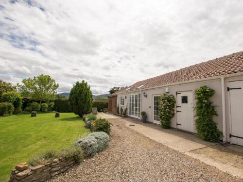 Carlton-in-Cleveland House | Cozy 2-Bed Retreat in Stokesley with Hot Tub Access