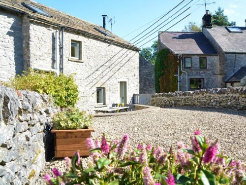 Taddington House | Cozy Getaway: 2 Bed Family Retreat in Taddington
