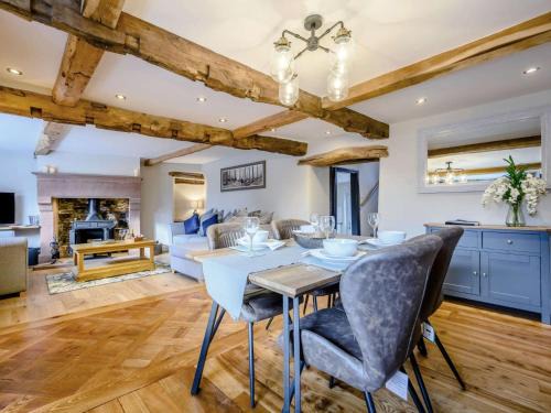 Eamont Bridge House | Cozy 2-Bed Retreat in Ullswater with Hot Tub & Pet Friendly
