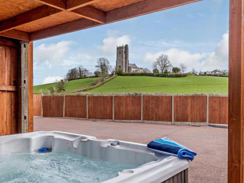 West Buckland House | Family-Friendly 2-Bed Retreat with Hot Tub in Wellington