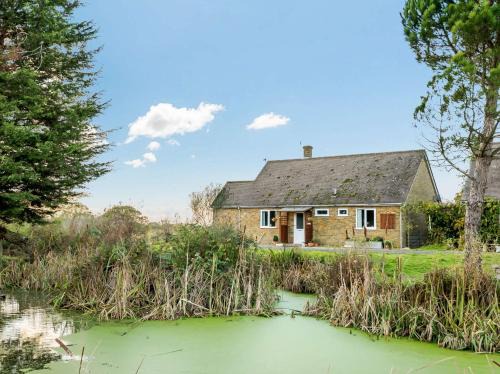 Whitstable House | Family-Friendly 2-Bed Retreat in Whitstable, Pet Friendly
