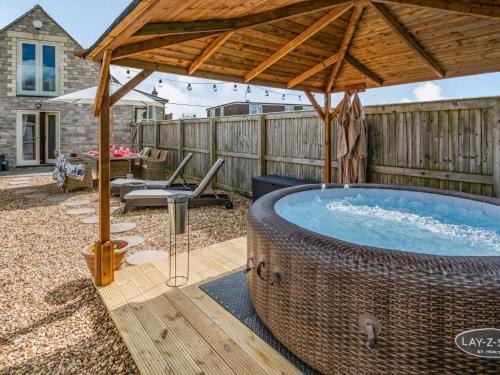 Trowbridge House | Cozy 2-Bedroom Retreat in Bradford-on-Avon with Hot Tub