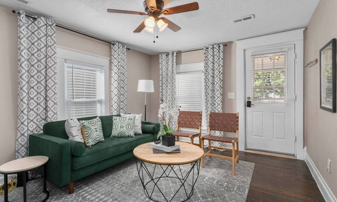 Rosedale House | Pet-Friendly 2-Bed Retreat Near KU Med with Fenced Yard