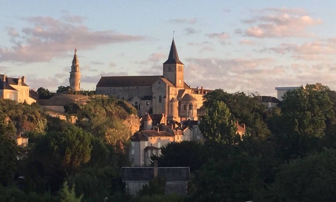 Montmorillon Apartment | Modern 2-Bed Apartment with Rooftop Terrace in Town Centre