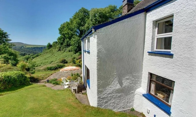 Parracombe Cottage | Idyllic 2-Bed Rural Retreat with Ocean Views in Exmoor