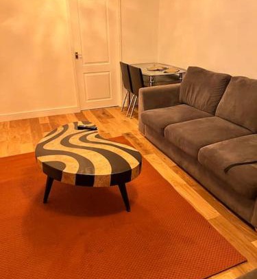 Solihull Apartment | Convenient 2-Bed Solihull Hotel Near NEC & JLR