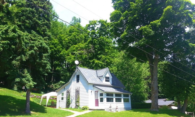 Port Albert Cottage | Family-Friendly 2 Bedroom Wiffen Cottage with Ocean View