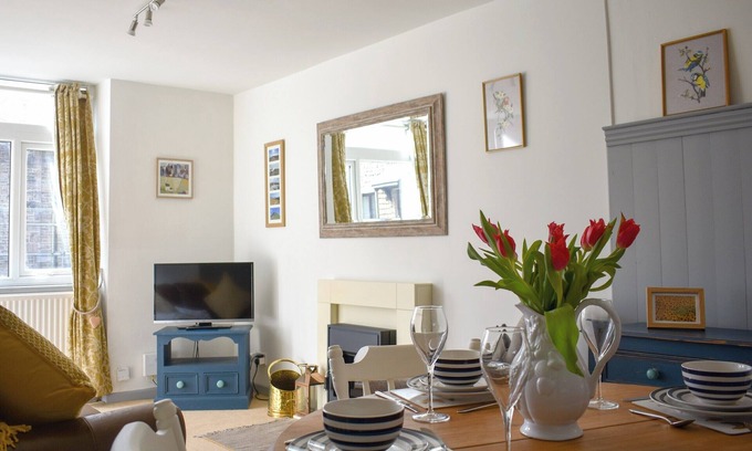 Fourstones Near Bentham Cottage | Comfortable 2-Bedroom Stay in Clapham with Kitchen Access