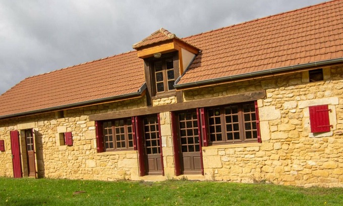 Castelnaud-la-Chapelle Cottage | Inviting Gite Castelnaud-la-Chapelle with Spa and Kitchen
