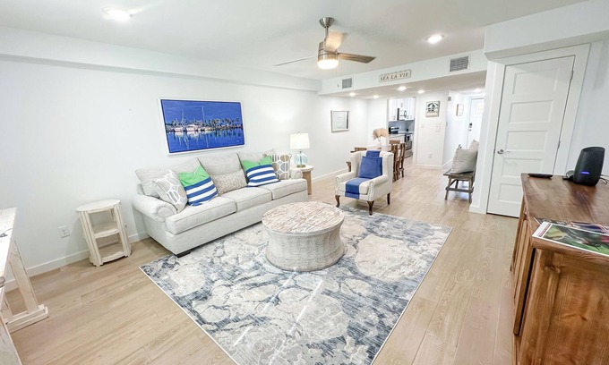Rockport House | 2 bedroom 1.5 bath townhome 1150 sqft