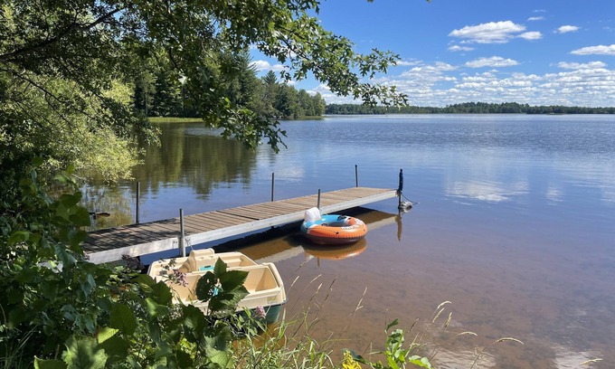 Tomahawk House | Lake Moahawksin Retreat: Family-Friendly with Scenic Views