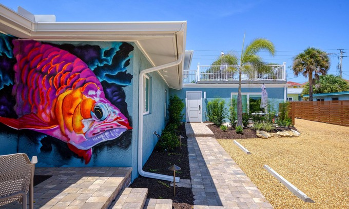 Nokomis Villa | Ground Level 2 Bedroom Villa with Kitchen & Top Ratings