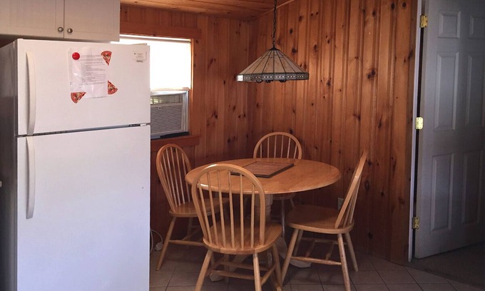 Wells Cottage | Inviting 2 Bedroom Oceanfront Retreat with Pool and Breakfast