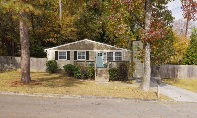 Buford Highway House | Ideal 2 Bedroom Retreat near Brookhaven and Chamblee