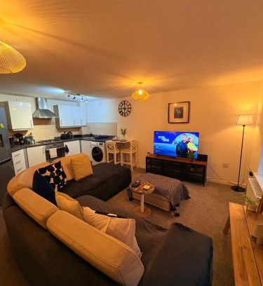 Warrington Apartment | 2 bedroom 2 bathroom ground floor apartment in central location