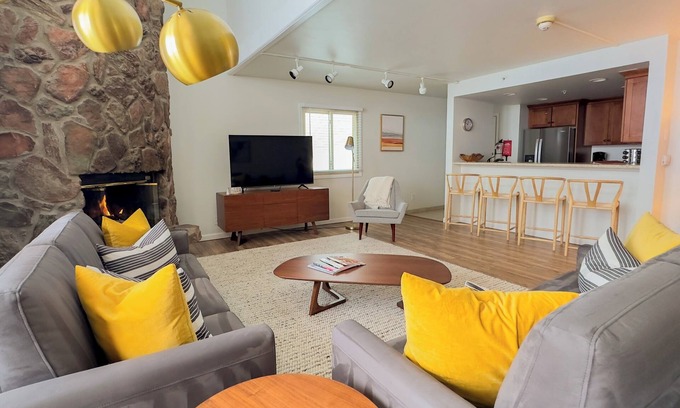 Vail Condo | Experience Comfort in Our 2-Bedroom Condo at Evergreen Lodge