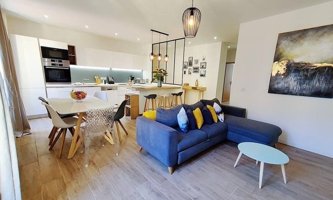 Gambetta Apartment | Family-Friendly 2-Bedroom Retreat, Steps from the Beach