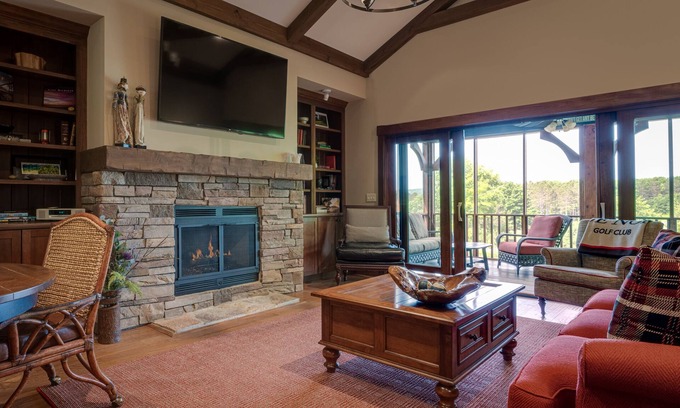 Harbor Springs Cottage | Cozy 2 Bedroom Cottage Near Ski Resorts at True North Golf Club