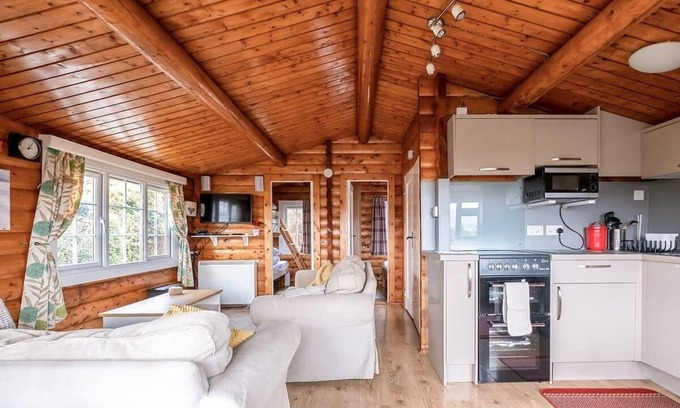 Bronaber Apartment | Two-Bedroom Getaway with Kitchen in Blaenau Ffestiniog