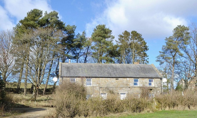 Newcastle-upon-Tyne Cottage | Cozy 2 Bedroom Retreat in Bryness, Nearby Otterburn