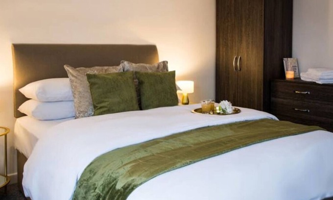 Leamington Spa Apartment | Cozy 2 Bedroom Apartment in Leamington Spa with Kitchen