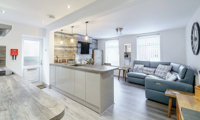 Thornton-Cleveleys Cottage | Cozy 2-Bedroom Retreat in Thornton-Cleveleys, Near Blackpool