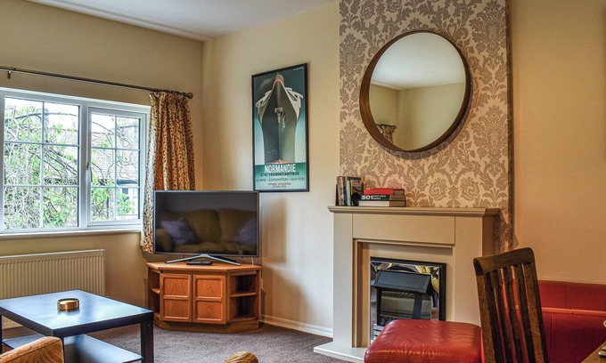 Grange-over-Sands Cottage | Ideal 2-Bedroom Retreat in Grange-over-Sands with Views