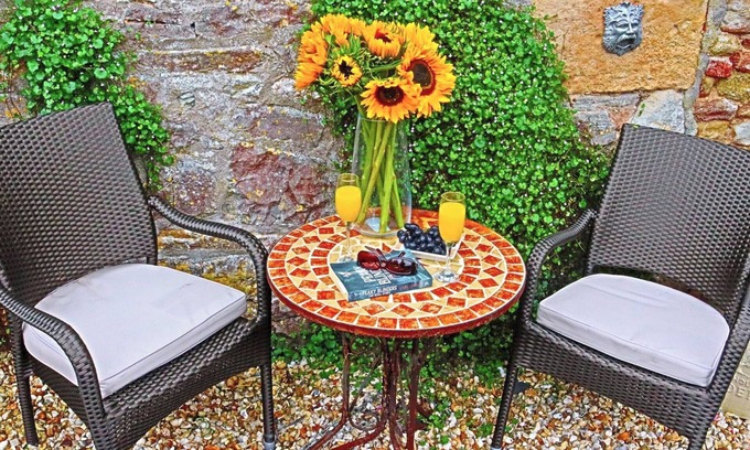 Weston-super-Mare Cottage | 2 bedroom accommodation in Hutton, near Weston-Super-Mare