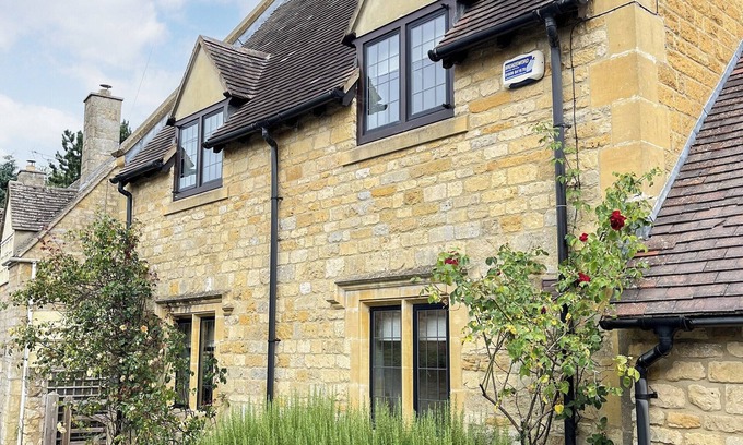 Stretton on Fosse Cottage | Explore a Cozy Cotswolds Cottage in a Picturesque Village