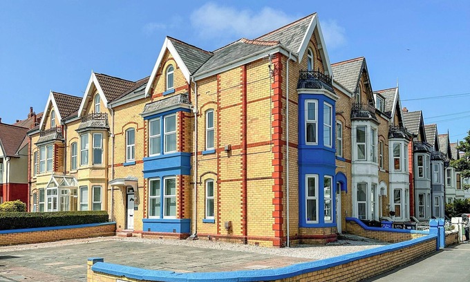 Lytham St. Anne's Apartment | Relaxing 2 Bedroom Escape in Lytham St Annes by the Sea