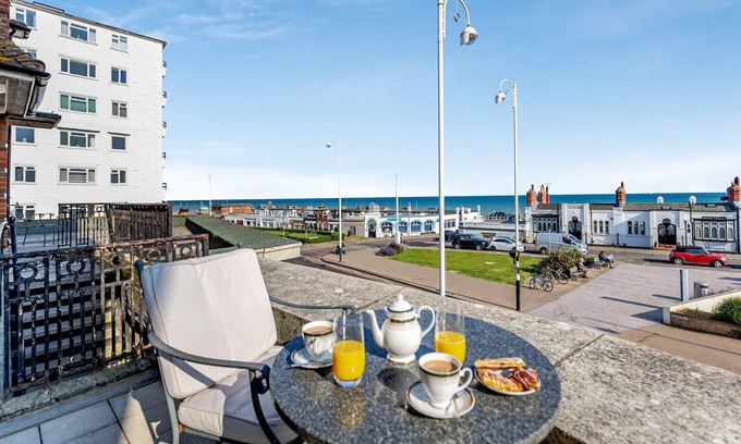 Bexhill-on-Sea Cottage | Family-Friendly 2 Bedroom Stay in Bexhill-on-Sea