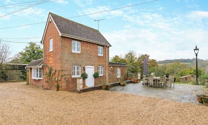 Sharpthorne Cottage | 2 bedroom accommodation in East Grinstead