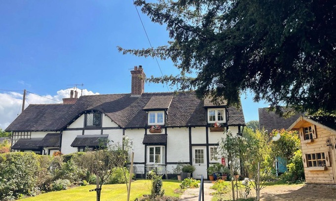 Trentham Cottage | 2 bedroom accommodation in Stoke-on-Trent