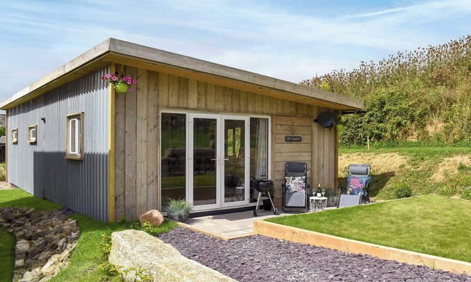 St Wenn Cottage | Bright and Welcoming Holiday Home with Family-Friendly Amenities