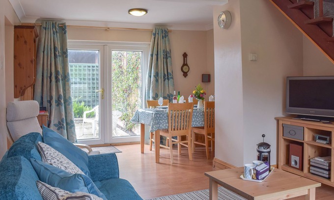 West Somerton Cottage | Pet-Friendly 2 Bedroom Getaway in West Somerton