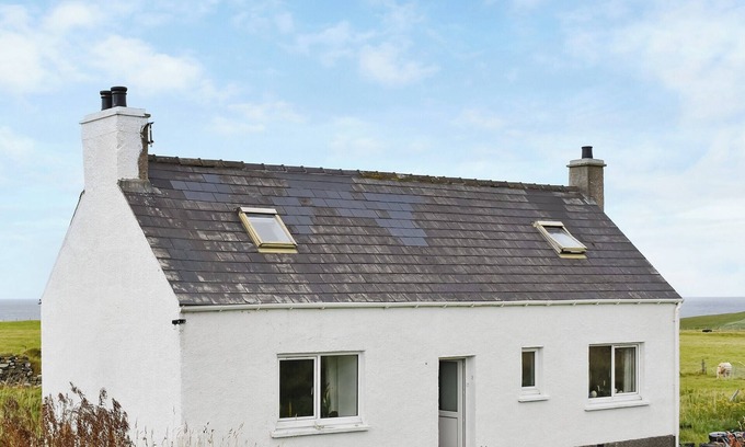 Isle of Lewis Cottage | Charming Stone Cottage with Beach Access and Pet-Friendly Amenities