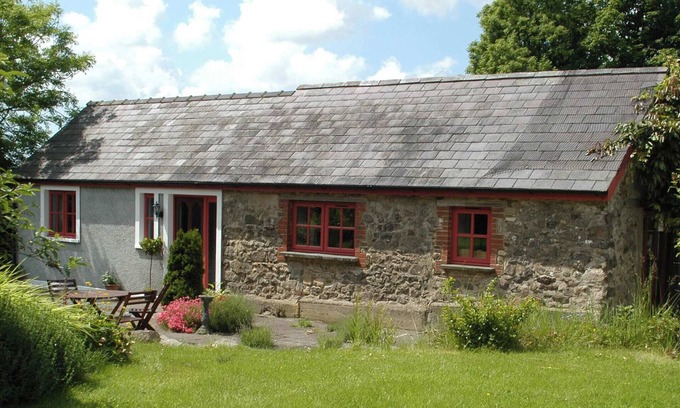 Houghton Cottage | Family-Friendly 2 Bedroom Stay in Houghton Near Haverfordwest