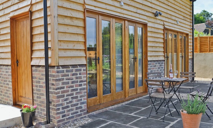 Sheffield Green Cottage | Pet-Friendly 2 Bedroom Stay at Sheffield Park with Kitchen