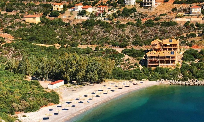 Arkadiko Chorio Apartment | Cozy 2-Bedroom Retreat with Oceanfront Views in Varia Kinouria