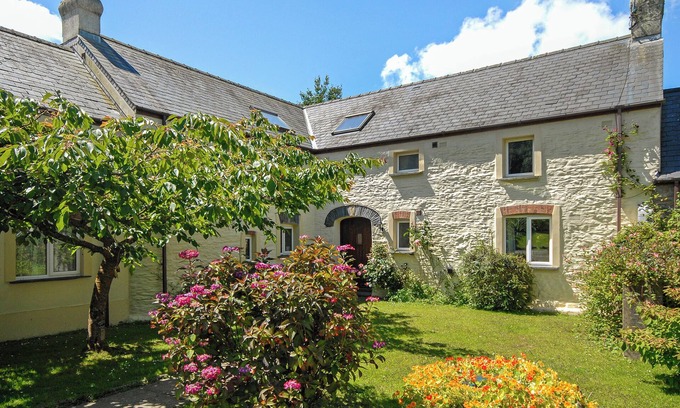 Castlemorris Cottage | Welcoming North Pembrokeshire Cottage Near Sandy Beaches