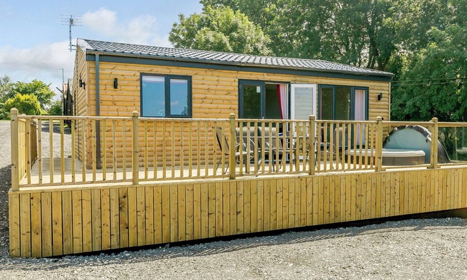Gainsborough Cottage | Exceptional 2-Bedroom Retreat in Hemswell with Spa Amenities