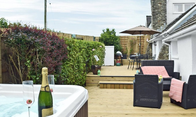 Haverfordwest Cottage | Relaxing 2 Bedroom Retreat in Johnston Near Broad Haven