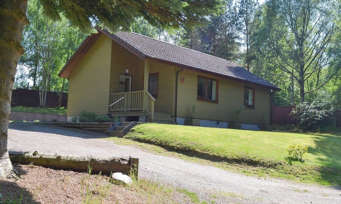Inverness Cottage | Cozy 2 Bedroom Getaway with Oceanfront Views in North Kessock