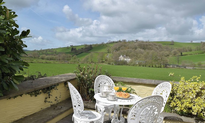 Pont-ar-gothi Cottage | Family-Friendly 2 Bedroom Retreat near Carmarthen