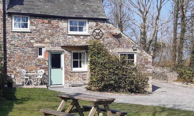 Saint Gennys Cottage | Relaxing 2-Bedroom Stay in Pencuke, Near Bude with Ocean View