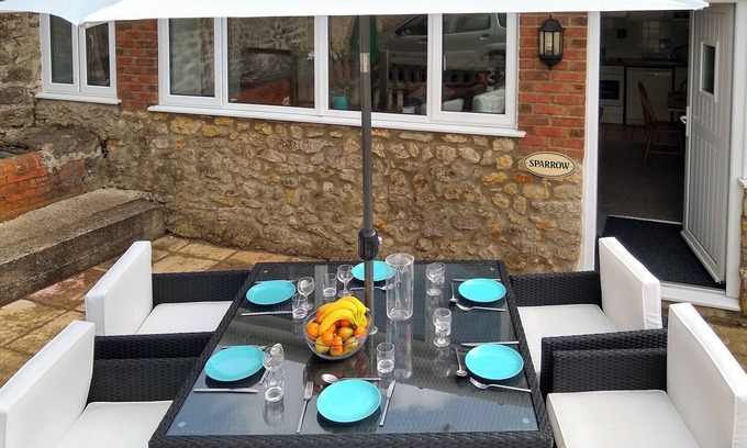 Shipton Gorge Cottage | Pet-Friendly 2 Bedroom Retreat in Scenic Shipton Gorge