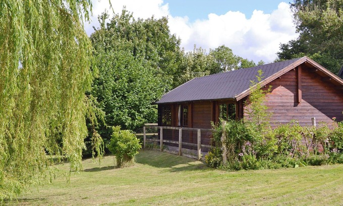East Dereham Cottage | Stylish Log Cabin Retreat with Pool and Games Room Access