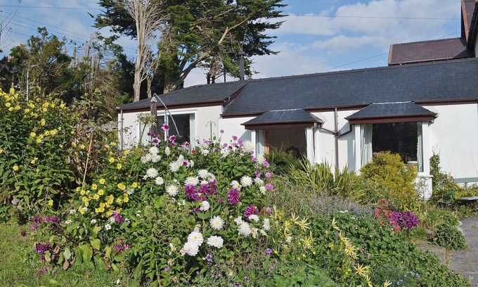 Menai Bridge Cottage | Exceptional 2-Bedroom Retreat in Llandegfan, Menai Bridge